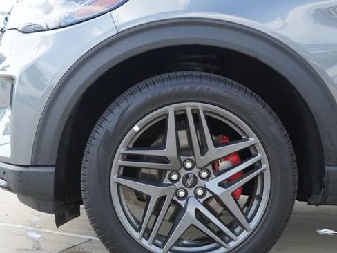 Used 2025 Ford Explorer ST-Line w/ ST-Line Street Pack AWD/4WD image 5