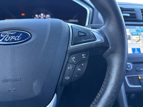 Used 2017 Ford Fusion SE w/ Equipment Group 201A image 17