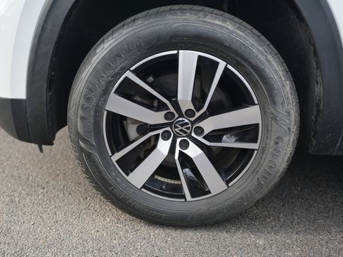 Certified 2022 Volkswagen Atlas SE image 11