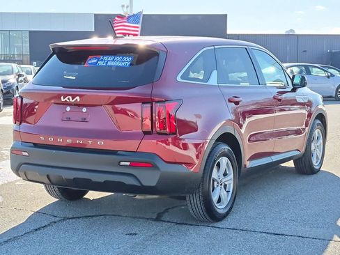 Used 2022 Kia Sorento LX image 3
