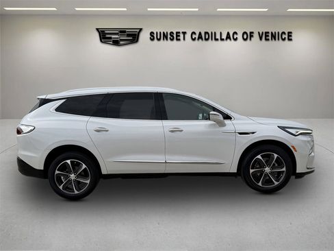 Used 2022 Buick Enclave Essence w/ Sport Touring Edition image 2