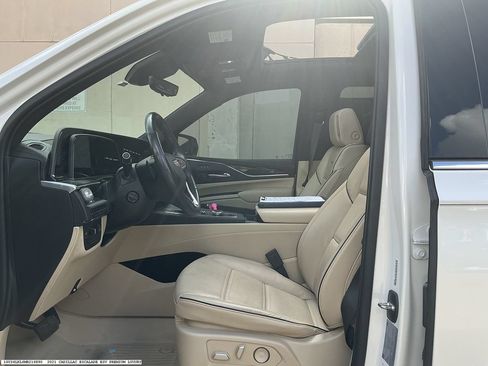 Used 2021 Cadillac Escalade ESV Premium Luxury w/ Driver Assist Tech Package AWD/4WD image 8