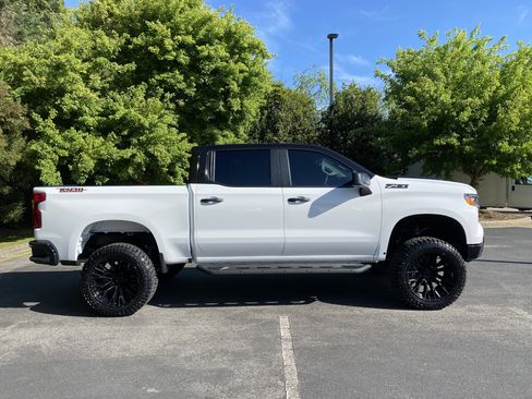 New 2026 Chevrolet Silverado 1500 Custom Trail Boss w/ LPO, Dark Essentials Package AWD/4WD image 10