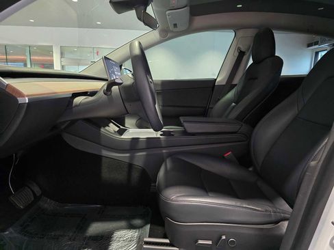 Used 2021 Tesla Model Y Long Range image 21