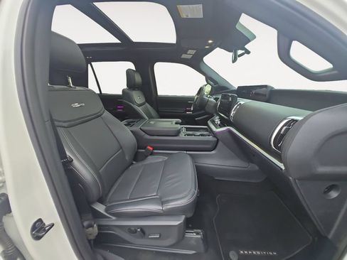 Used 2025 Ford Expedition Max Platinum w/ Stealth Performance Package AWD/4WD image 17
