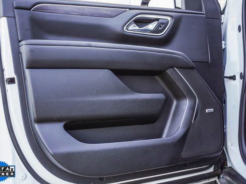 Used 2024 Chevrolet Suburban LT RWD image 11
