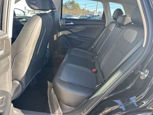 New 2026 Volkswagen Taos SE image 25