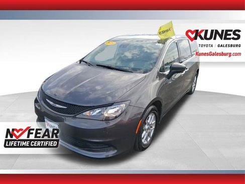 Used 2023 Chrysler Voyager LX FWD image 1