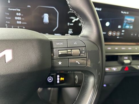 Used 2024 Kia EV9 Land image 16