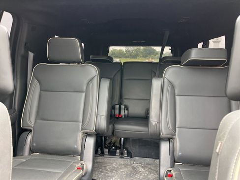 Used 2021 Chevrolet Suburban Premier AWD/4WD image 7