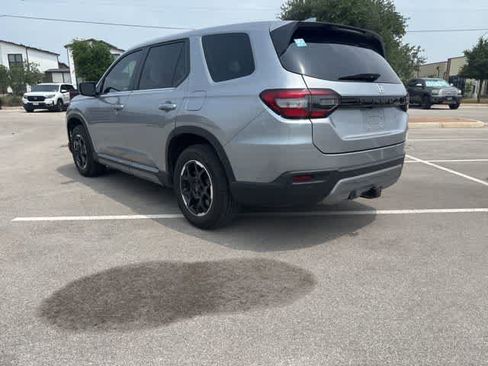 Used 2025 Honda Pilot EX-L image 3