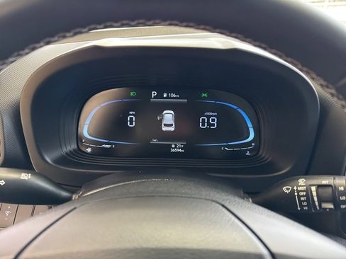 Used 2023 Hyundai Venue SEL image 16