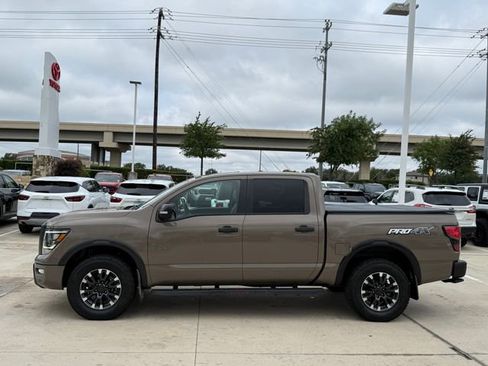 Used 2021 Nissan Titan PRO-4X w/ Pro-4x Convenience Package AWD/4WD image 7