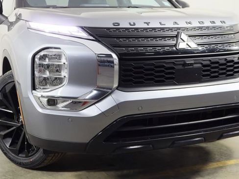 Used 2024 Mitsubishi Outlander SE Black Edition image 40