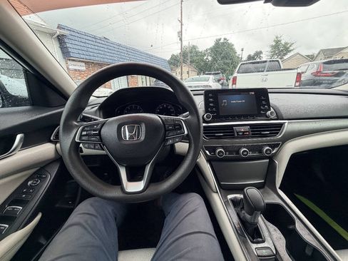 Used 2018 Honda Accord LX image 3