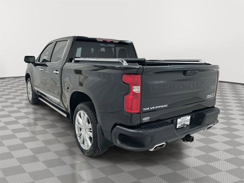 Used 2023 Chevrolet Silverado 1500 High Country w/ High Country Premium Package AWD/4WD image 3