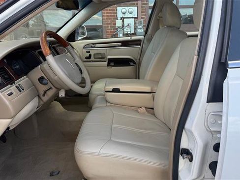Used 2007 Lincoln Town Car Signature Limited RWD image 12