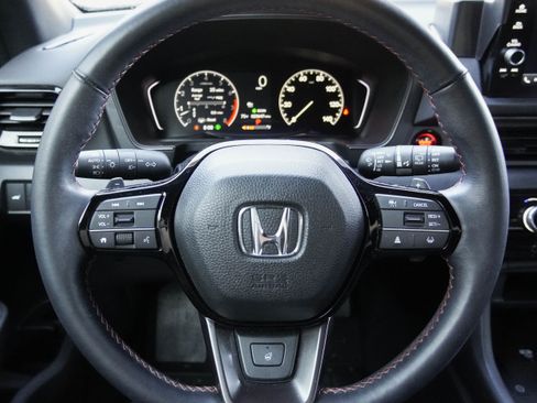 Used 2025 Honda Pilot TrailSport image 17