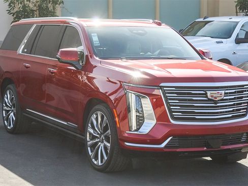 Used 2025 Cadillac Escalade ESV Premium Luxury Platinum image 3