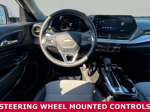 Used 2025 Chevrolet Trax LT w/ Driver Confidence Package FWD image 8