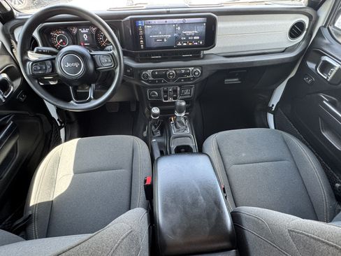 Used 2025 Jeep Gladiator Sport AWD/4WD image 25
