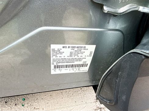 Used 2024 Ford Edge Titanium image 35