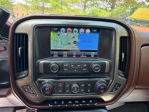 Used 2017 Chevrolet Silverado 1500 High Country AWD/4WD image 19