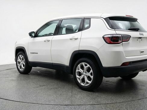 Used 2025 Jeep Compass Latitude AWD/4WD image 6