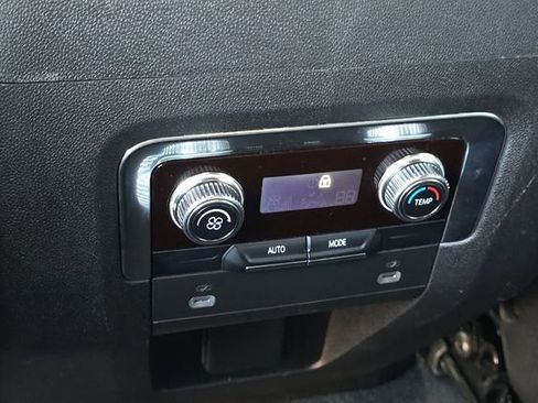 Used 2024 GMC Yukon SLT image 42