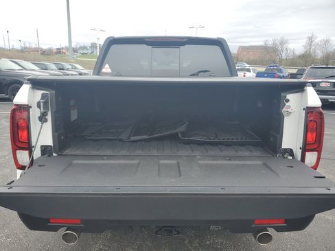 Used 2025 Honda Ridgeline Black Edition image 11