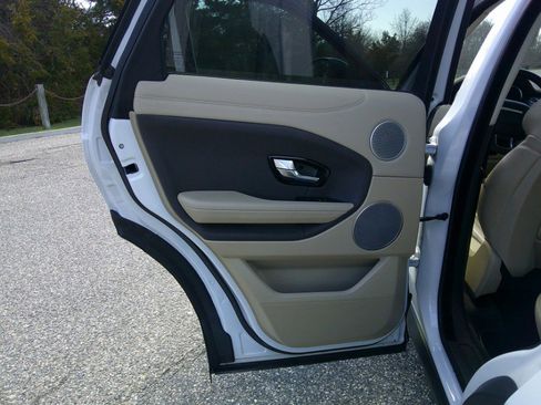 Used 2018 Land Rover Range Rover Evoque SE Premium image 66