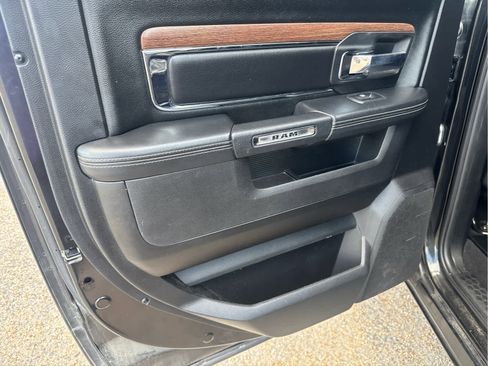 Used 2018 RAM 1500 Laramie image 34