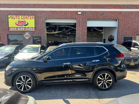 Used 2018 Nissan Rogue SL w/ Premium Package FWD image 2
