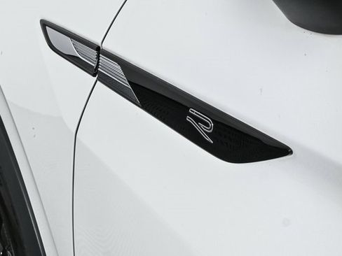 Used 2024 Volkswagen Tiguan SE R-Line image 32