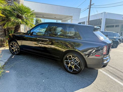 Used 2020 Rolls-Royce Cullinan Black Badge image 4