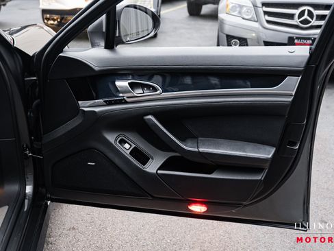 Used 2016 Porsche Panamera 4 Edition image 39