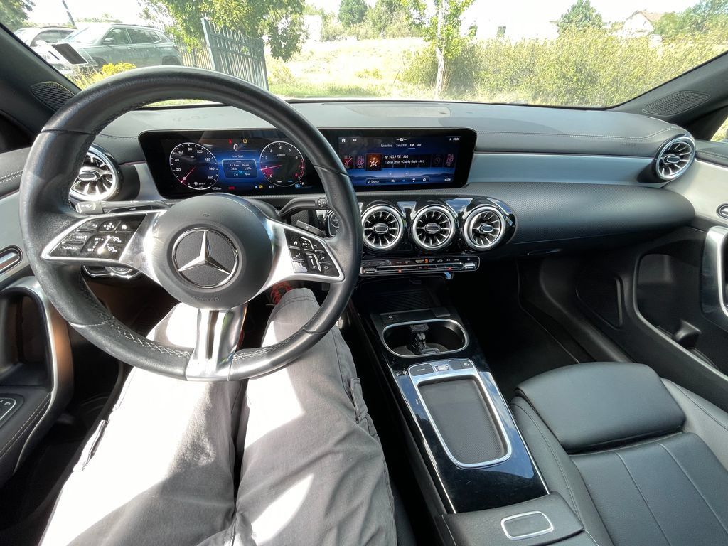 Used 2025 Mercedes-Benz CLA 250 4MATIC image 4