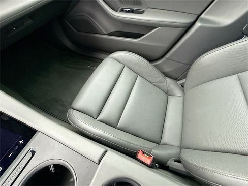 Used 2021 Porsche Taycan image 24