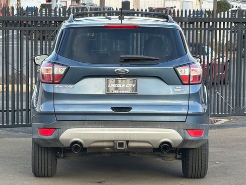 Used 2018 Ford Escape SE image 4