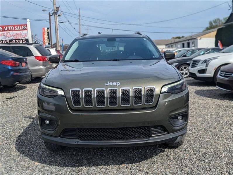 Used 2019 Jeep Cherokee Latitude Plus w/ Comfort/Convenience Group AWD/4WD image 2