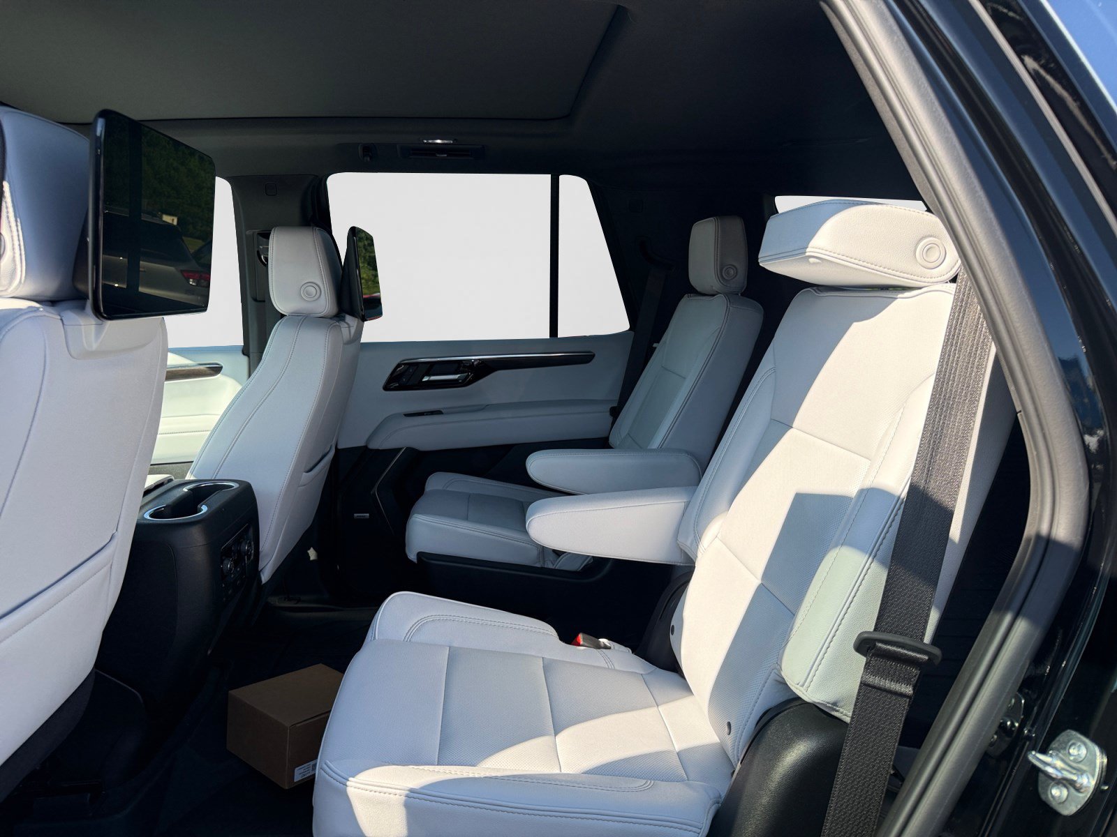 Used 2026 Chevrolet Tahoe Premier RWD image 19
