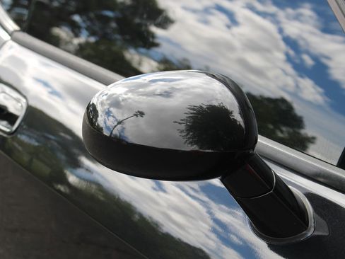 Used 2010 Dodge Challenger SE image 32