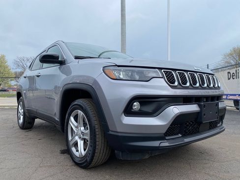 Used 2024 Jeep Compass Latitude AWD/4WD image 30