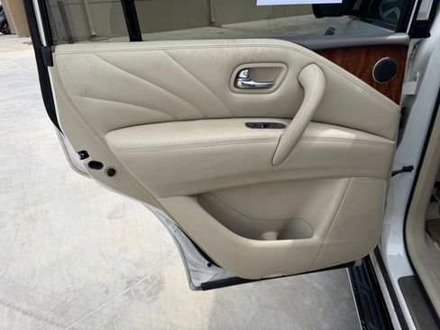 Used 2015 INFINITI QX80 2WD w/ Deluxe Technology Package image 14