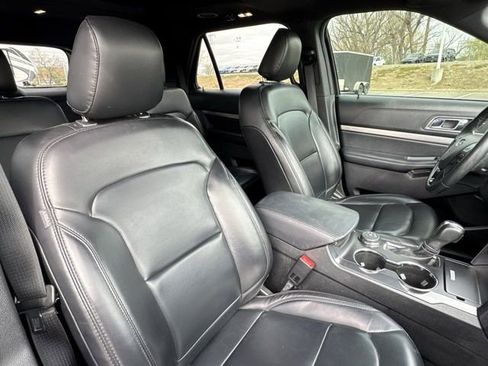 Used 2019 Ford Explorer XLT w/ Equipment Group 202A image 28