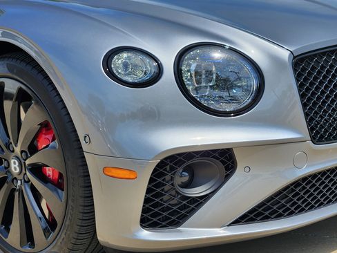 Used 2024 Bentley Continental GT image 9