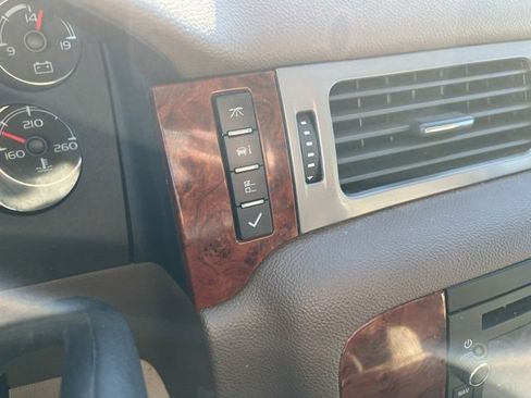 Used 2014 Chevrolet Silverado 2500 LTZ w/ LTZ Plus Package image 19