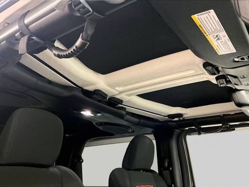 Used 2018 Jeep Wrangler Rubicon AWD/4WD image 26