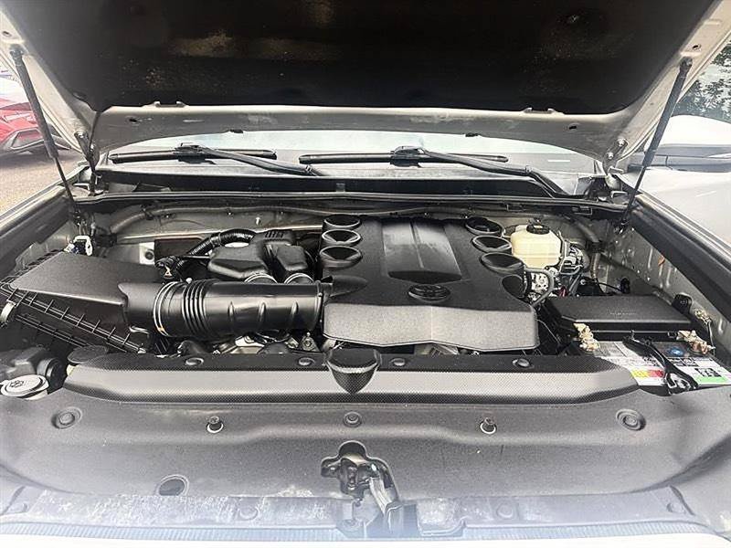 Used 2018 Toyota 4Runner SR5 Premium AWD/4WD image 34