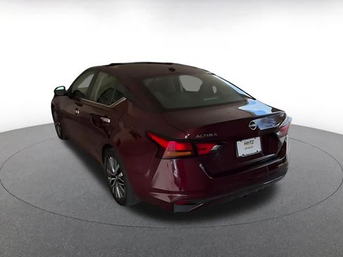 Used 2025 Nissan Altima 2.5 SV FWD image 9